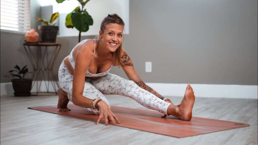 Uplifting Morning Vinyasa Yoga For Energy And Strength