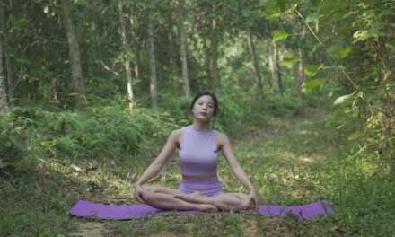 1-Minute Morning Yoga: 3 Effective Back Stretching Exercises With Selina Yoga!