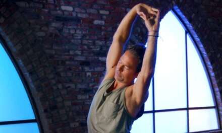 20min. Gentle Yoga “Ease Into The Day” With Travis