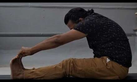 15 Minutes Of Morning Yoga : Bhastrika+ Simple Sitting Warm Up + Body Stretching