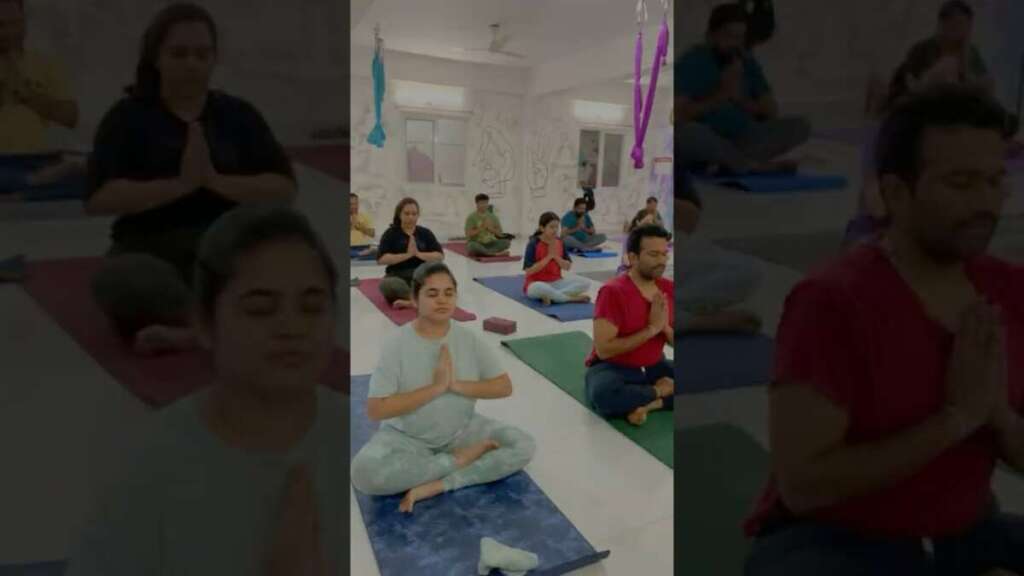 🧘♀️☮️Morning Yoga 🙏🏻 Prayer #bodhiyoga #morningroutine#healthylifestyle#ytshorts #dayinmylife