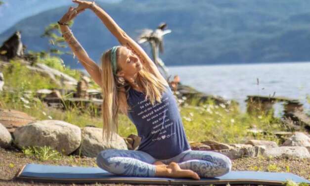 10 Min Morning Yoga Flow | Full Body Stretch To Start The Day