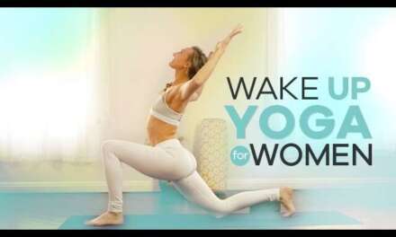 Beginner Morning Yoga For Women | 10-Min | Energizing Wake Up Vinyasa Flow